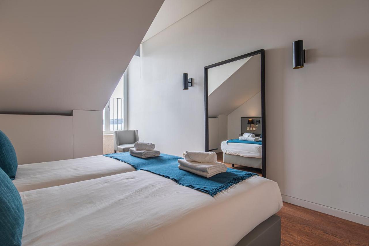 8 Building 403 T2 - River & Garden View Lisbon