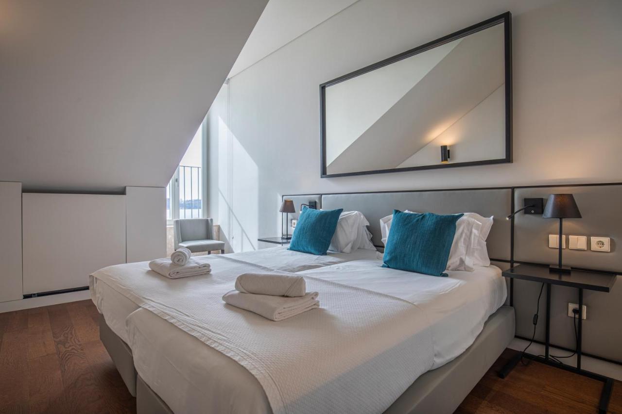 8 Building 403 T2 - River & Garden View Lisbon